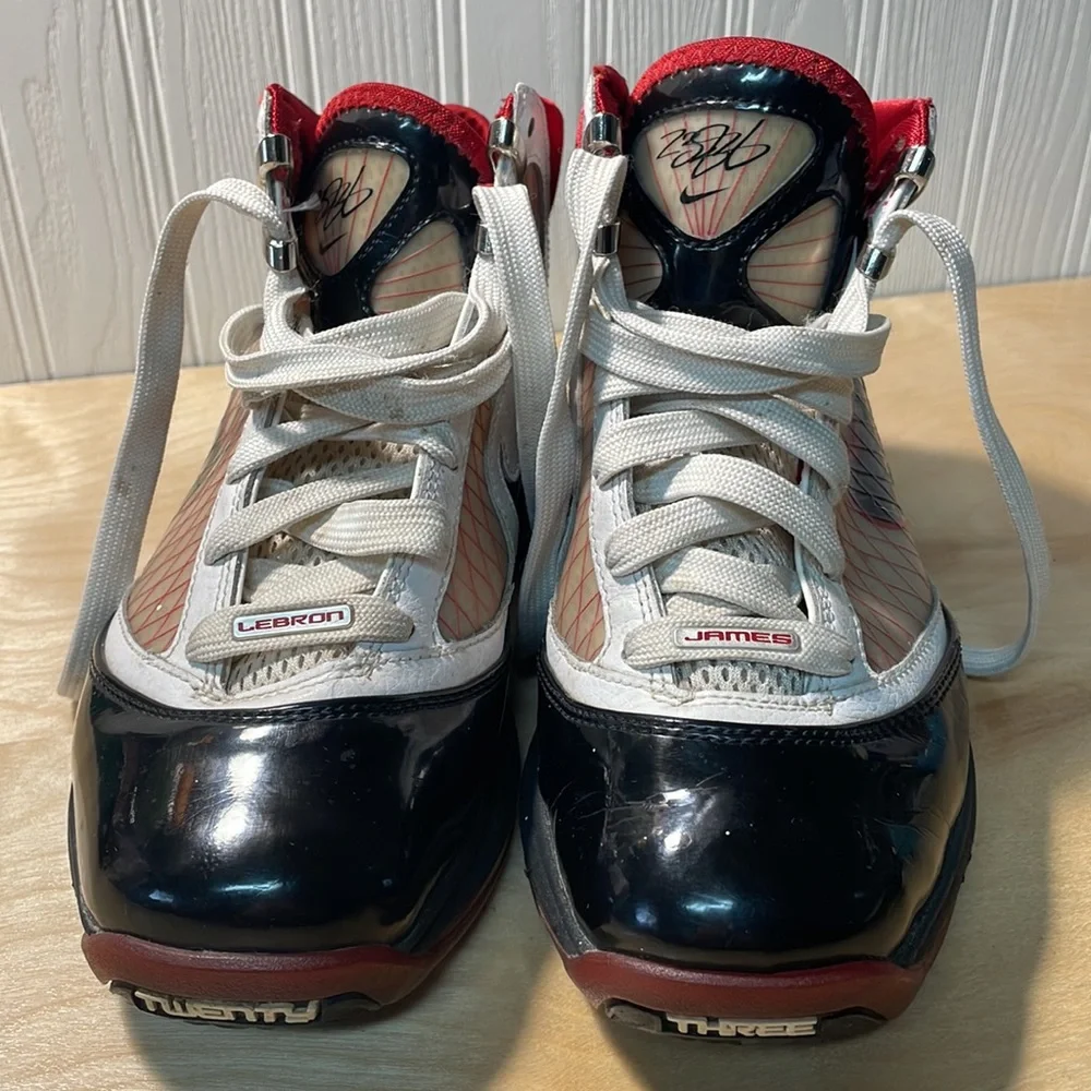 2009 Nike Air Max LeBron James VII Sneakers - White/Black/Varsity Red
